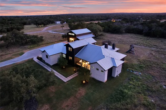 $999,999 | 150 Wandering Oak Circle, Burnet, TX 78611