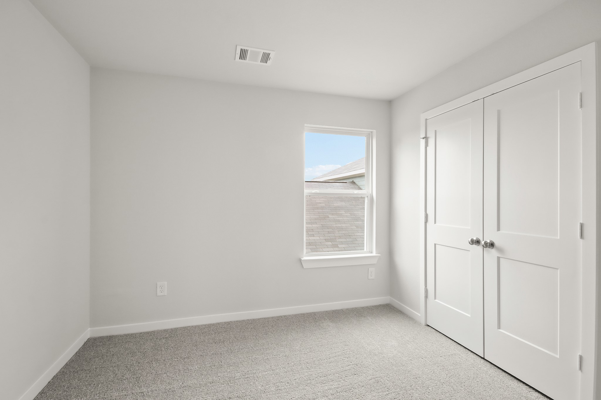 229 Spring Drive Hockley, TX 77447 - Photo 17 of 26 an empty room with windows and closet