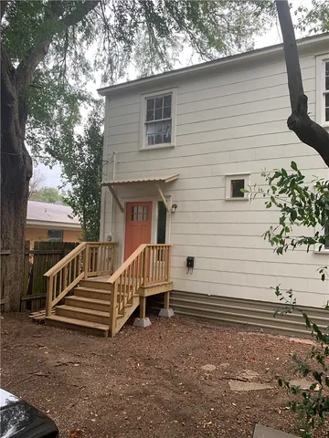 $1,500 | 1604 Water Street, Bastrop, TX 78602