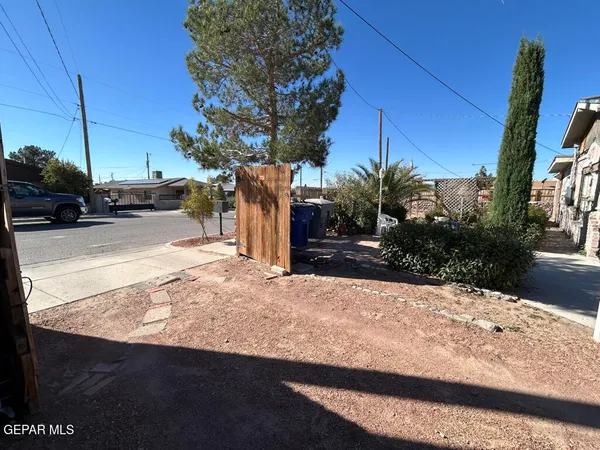a view of a back yard of the house