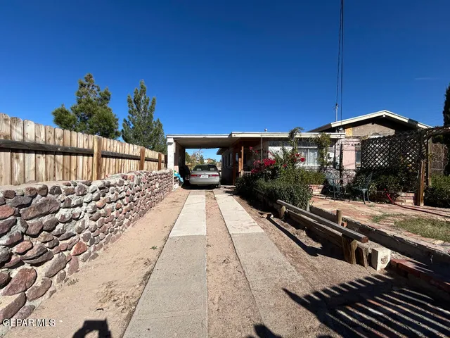 a view of a house with a backyard