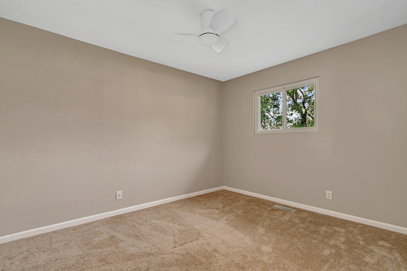 144 Queenswood Road Bolingbrook, IL 60440 - Photo 9 of 15 an empty room with windows