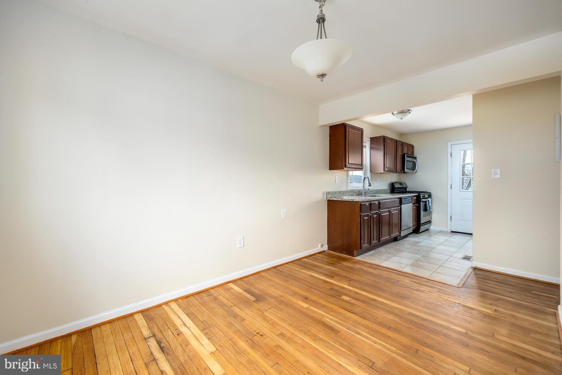 15211 Michigan Rd. Woodbridge, VA 22191 - Photo 11 of 38 Dining area opened to kitchen