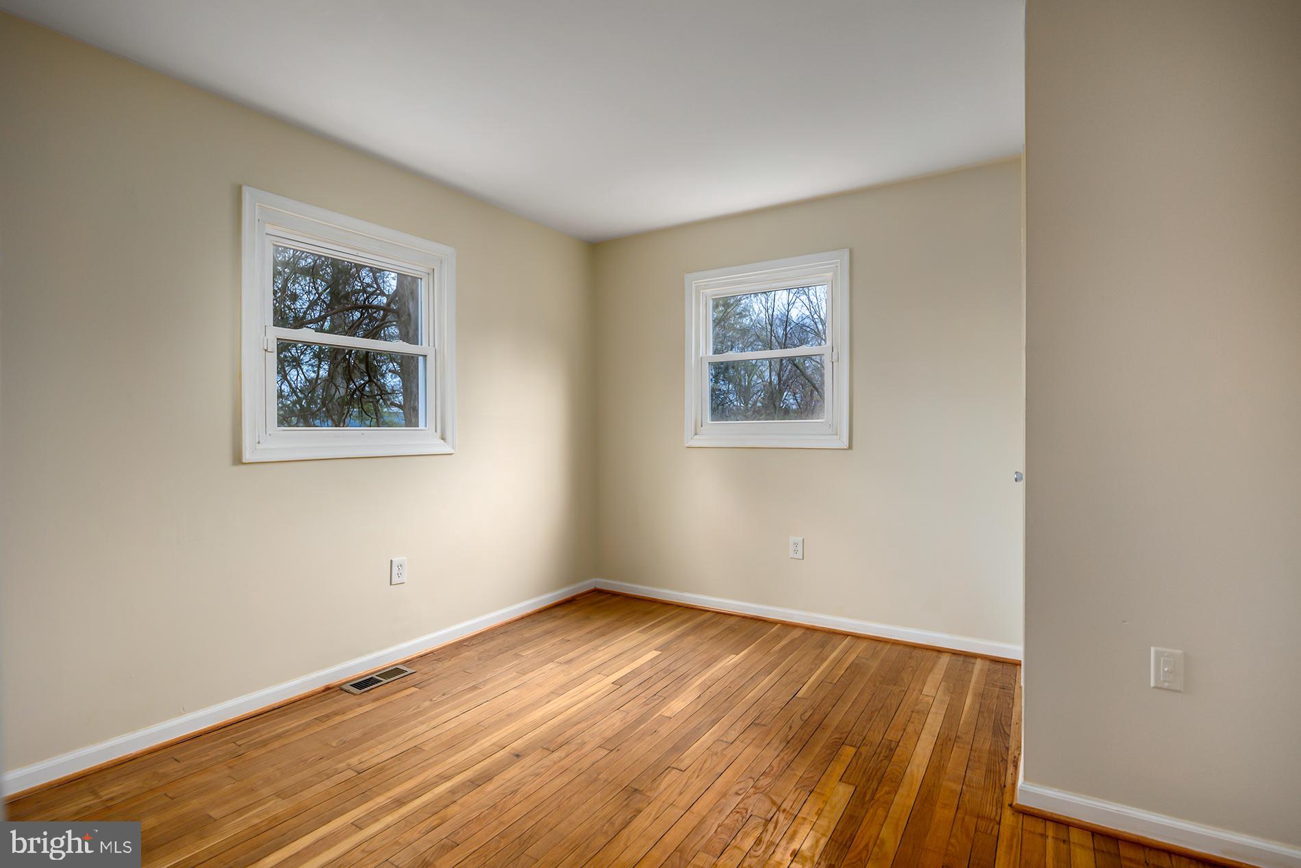 15211 Michigan Rd. Woodbridge, VA 22191 - Photo 14 of 38 Main level bedroom