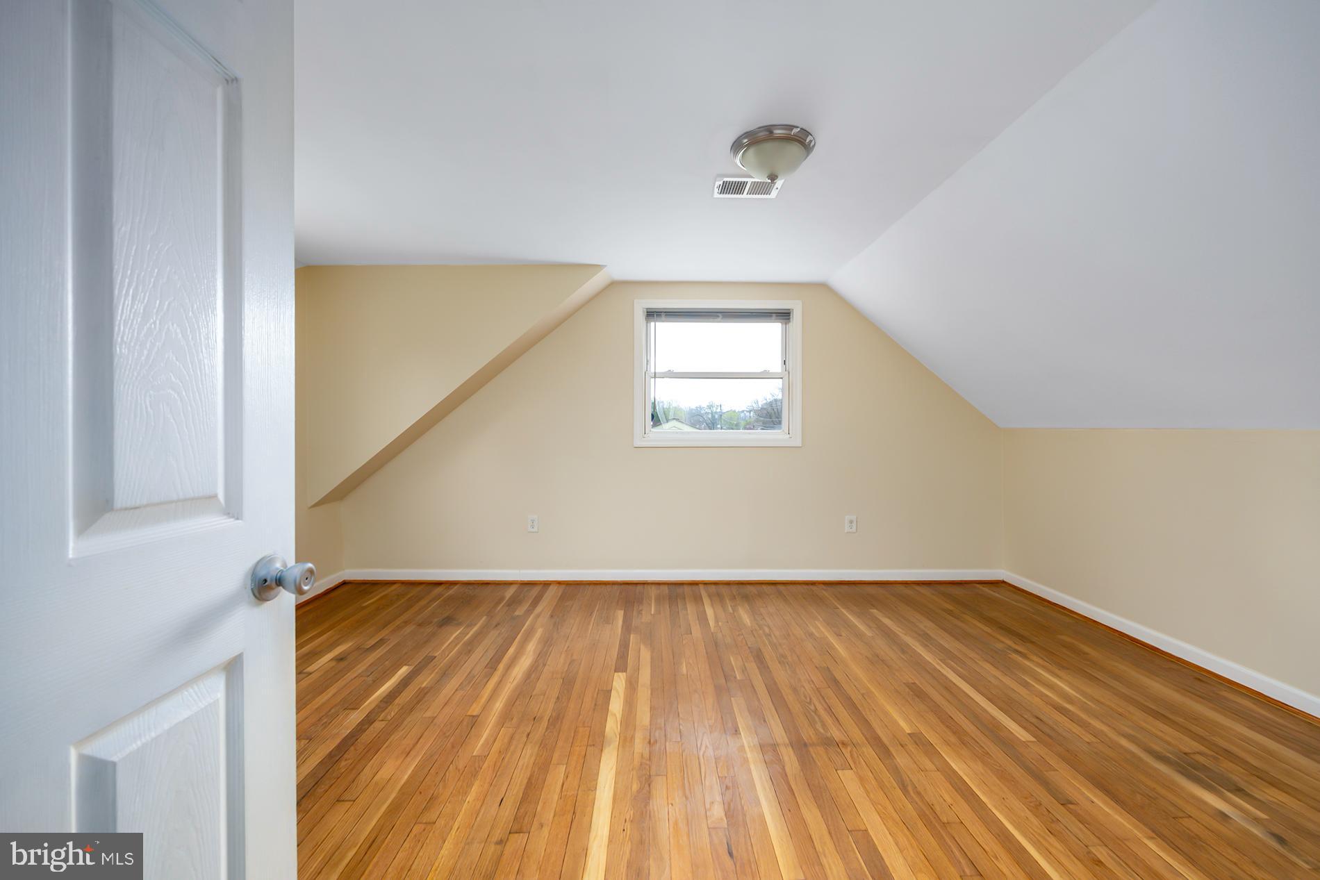 15211 Michigan Rd. Woodbridge, VA 22191 - Photo 21 of 38 Primary bedroom