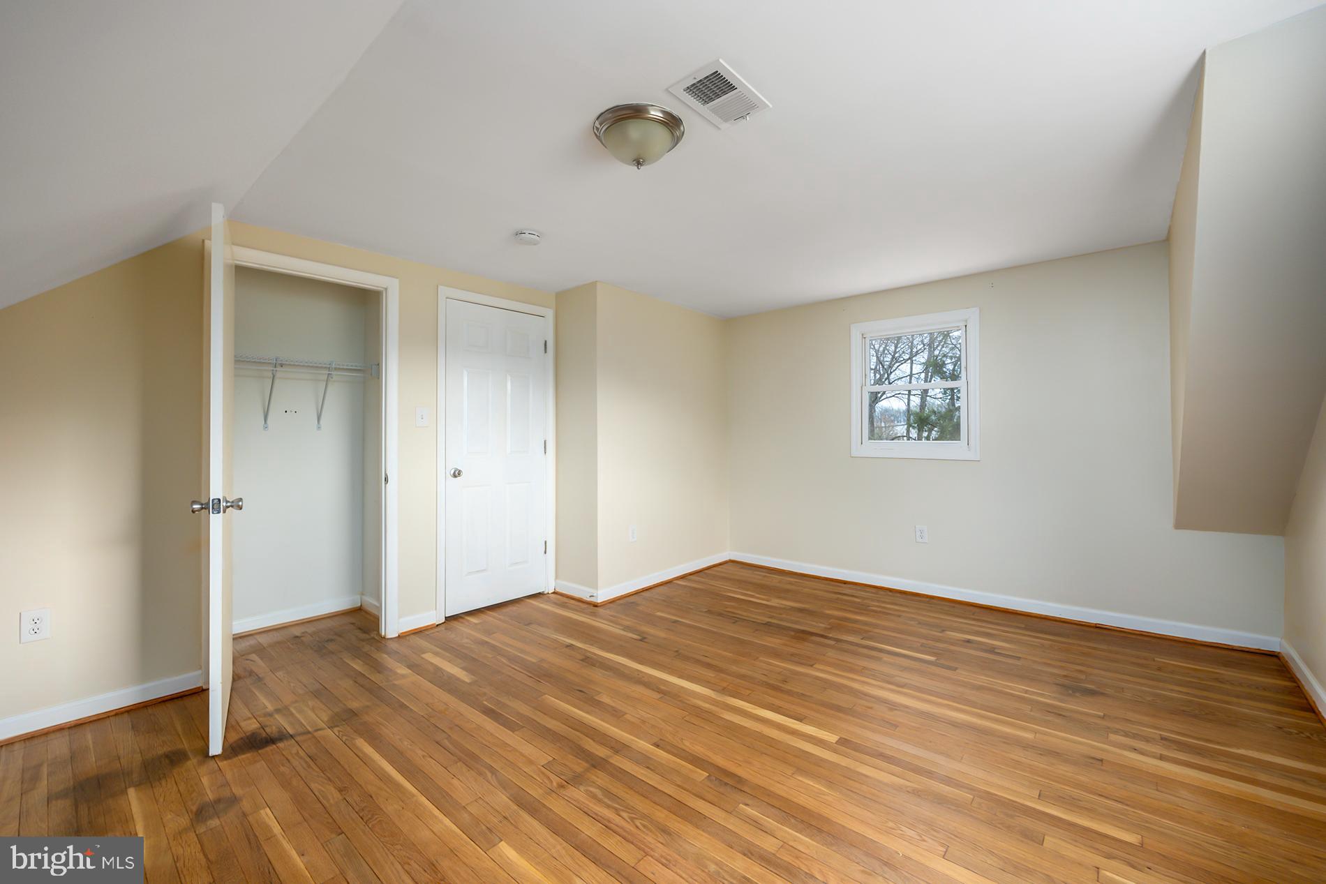 15211 Michigan Rd. Woodbridge, VA 22191 - Photo 22 of 38 Primary Bedroom
