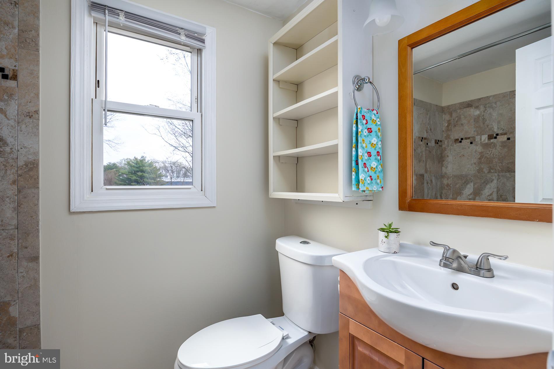 15211 Michigan Rd. Woodbridge, VA 22191 - Photo 25 of 38 Updated full bath on upper level