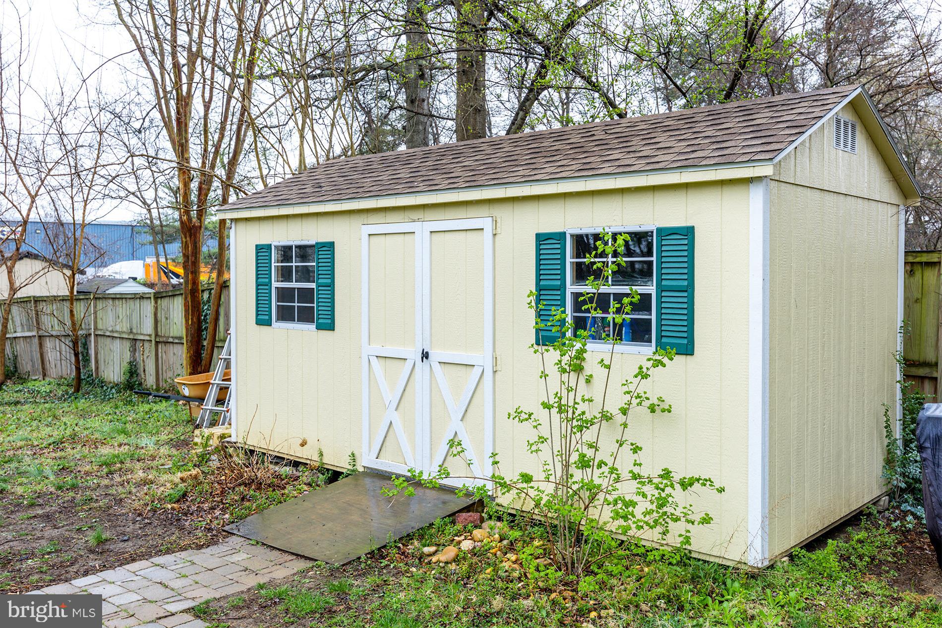 15211 Michigan Rd. Woodbridge, VA 22191 - Photo 35 of 38 Cute shed