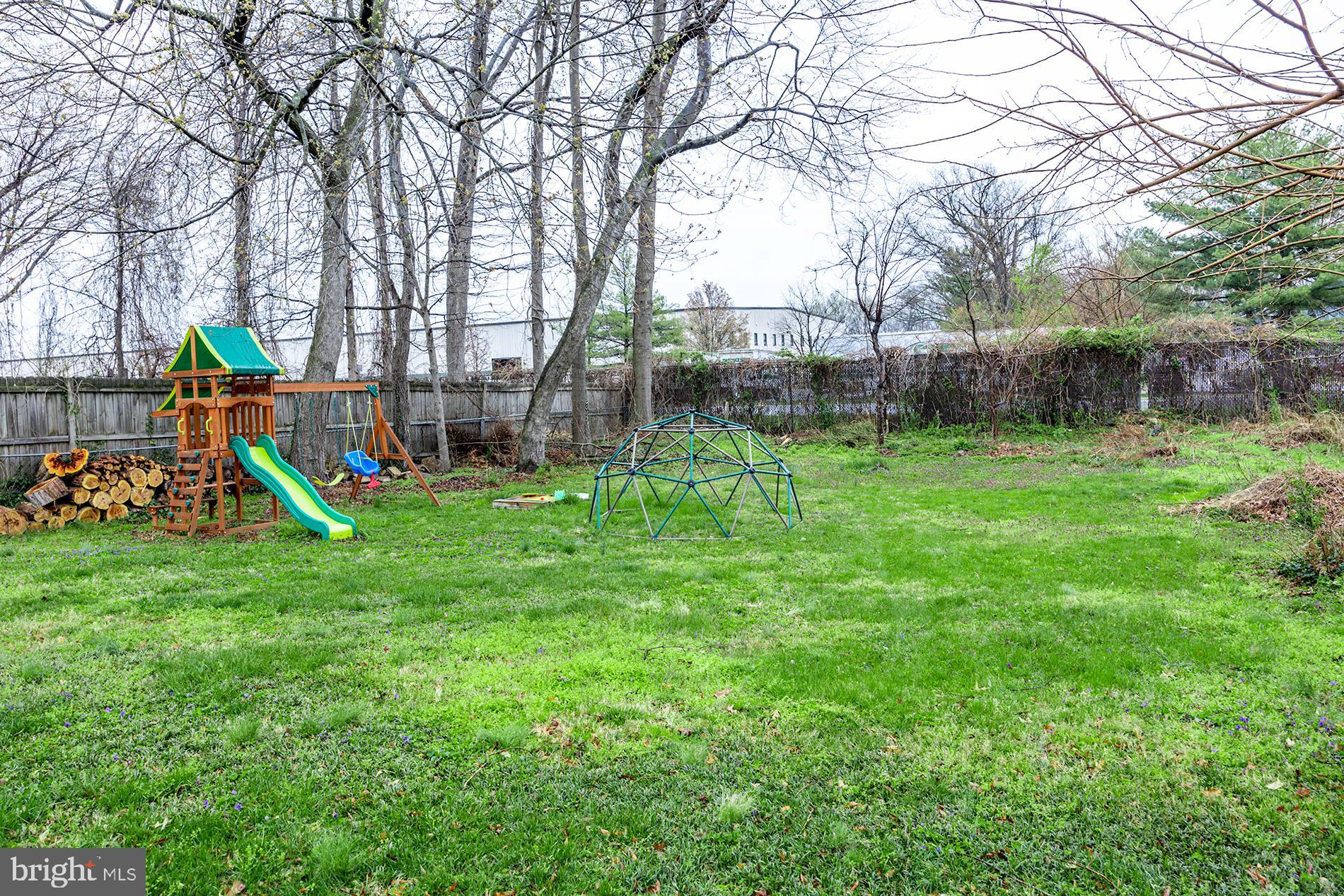 15211 Michigan Rd. Woodbridge, VA 22191 - Photo 36 of 38 Envision yourself in this very large and flat yard