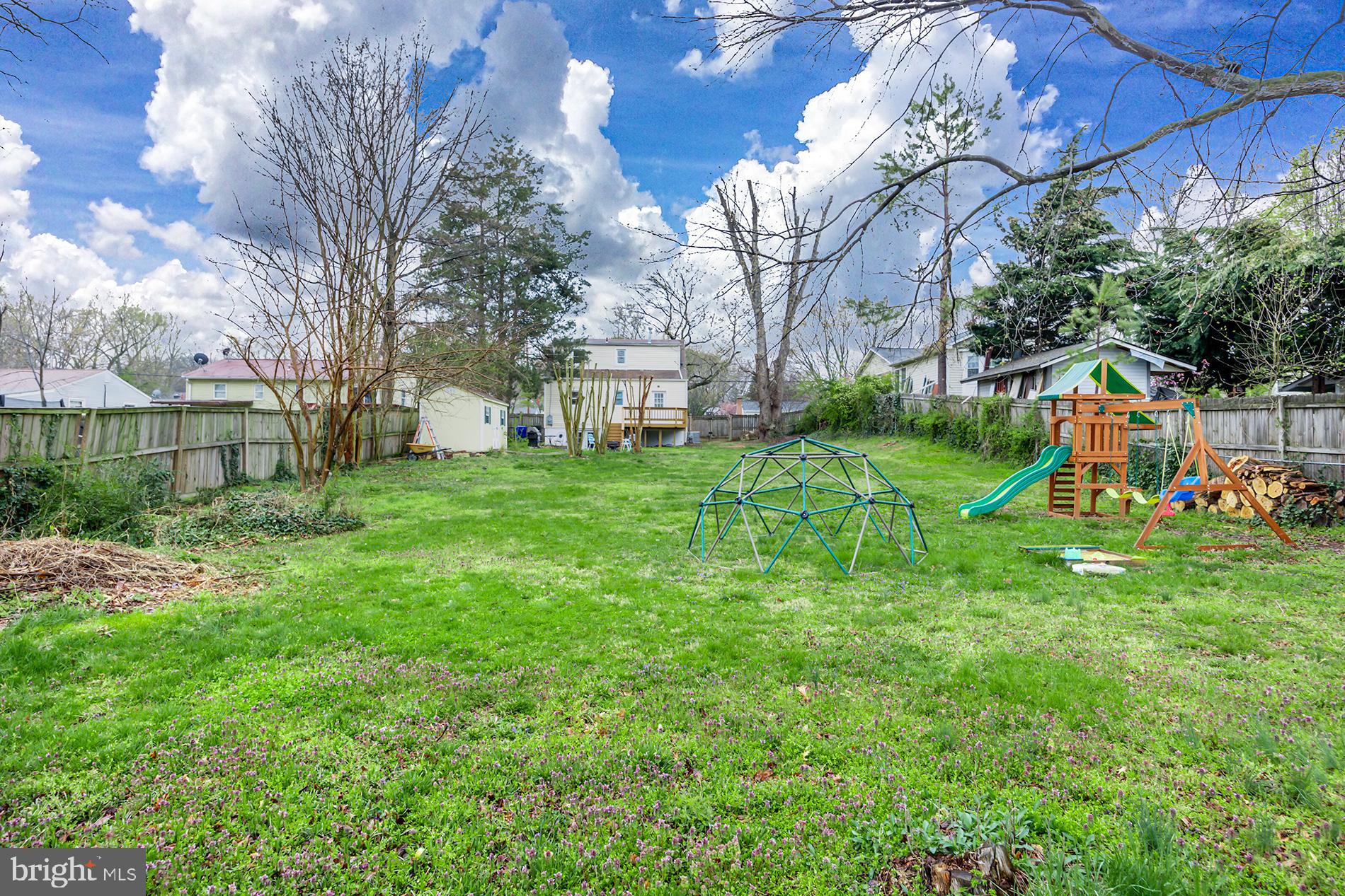 15211 Michigan Rd. Woodbridge, VA 22191 - Photo 38 of 38 A yard meant to be enjoyed!