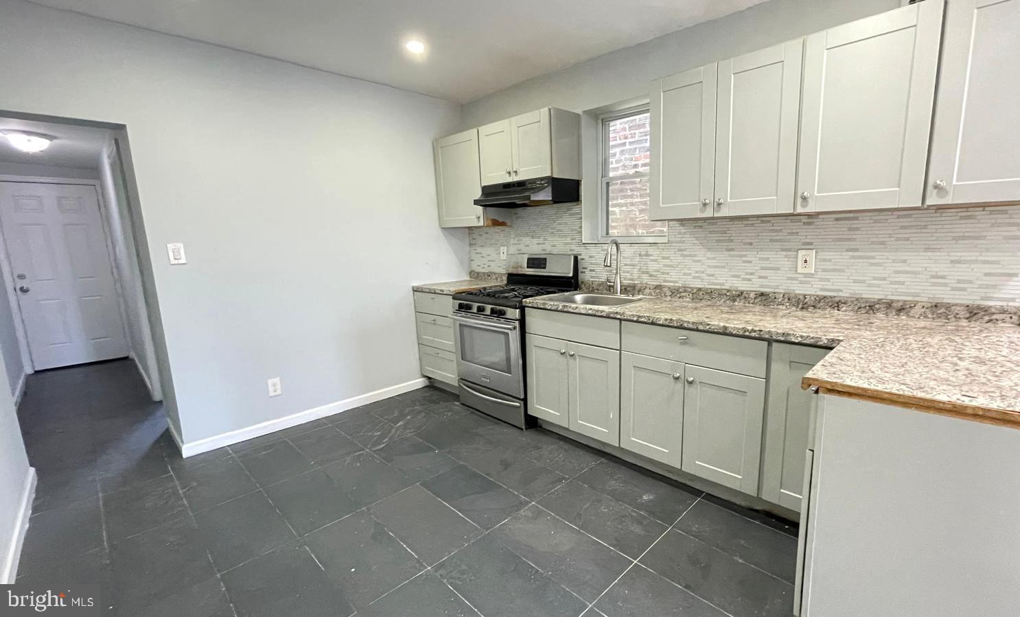 103 Thurlow Street, Unit 306 Chester, PA 19013 - Photo 5 of 18