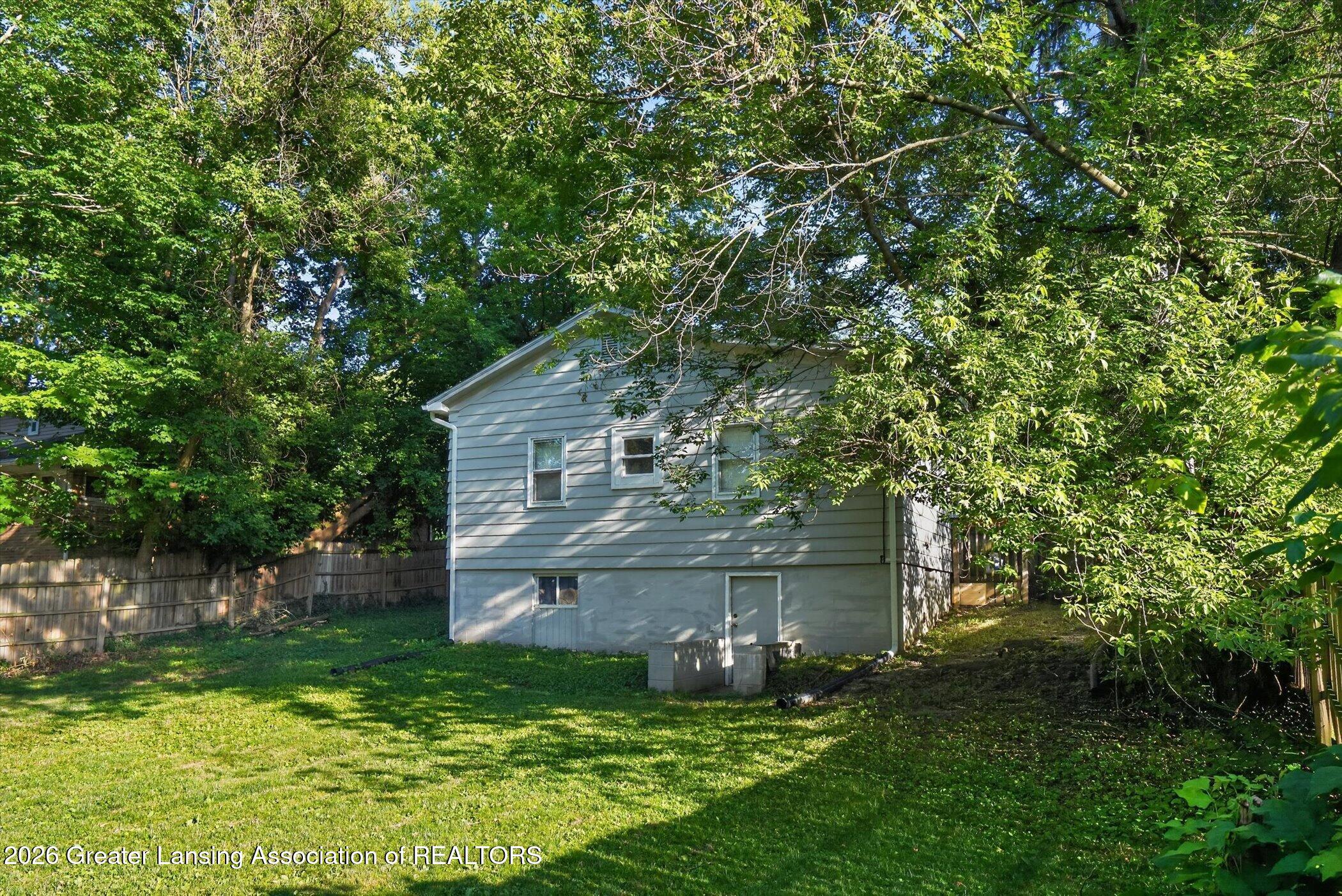2020 Hamilton Road Okemos, MI 48864 - Photo 36 of 38 37-2020-Hamilton-Rd-WindowStill-Photogra