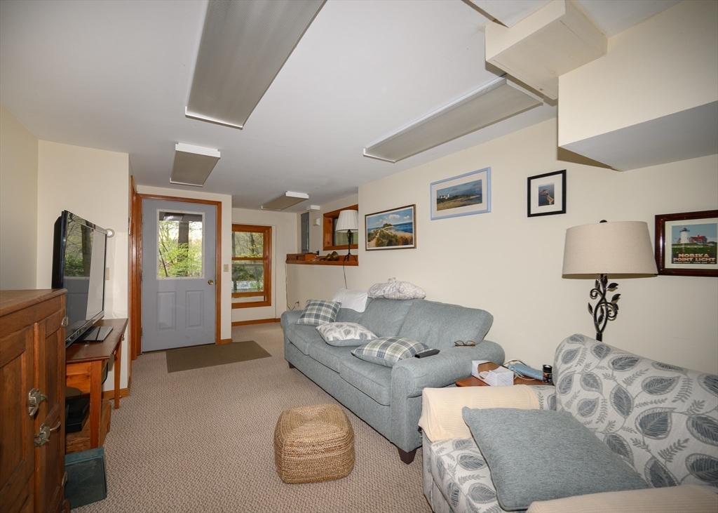 8 Kingman Road Amherst, MA 01002 - Photo 11 of 32 Gallery Image 11