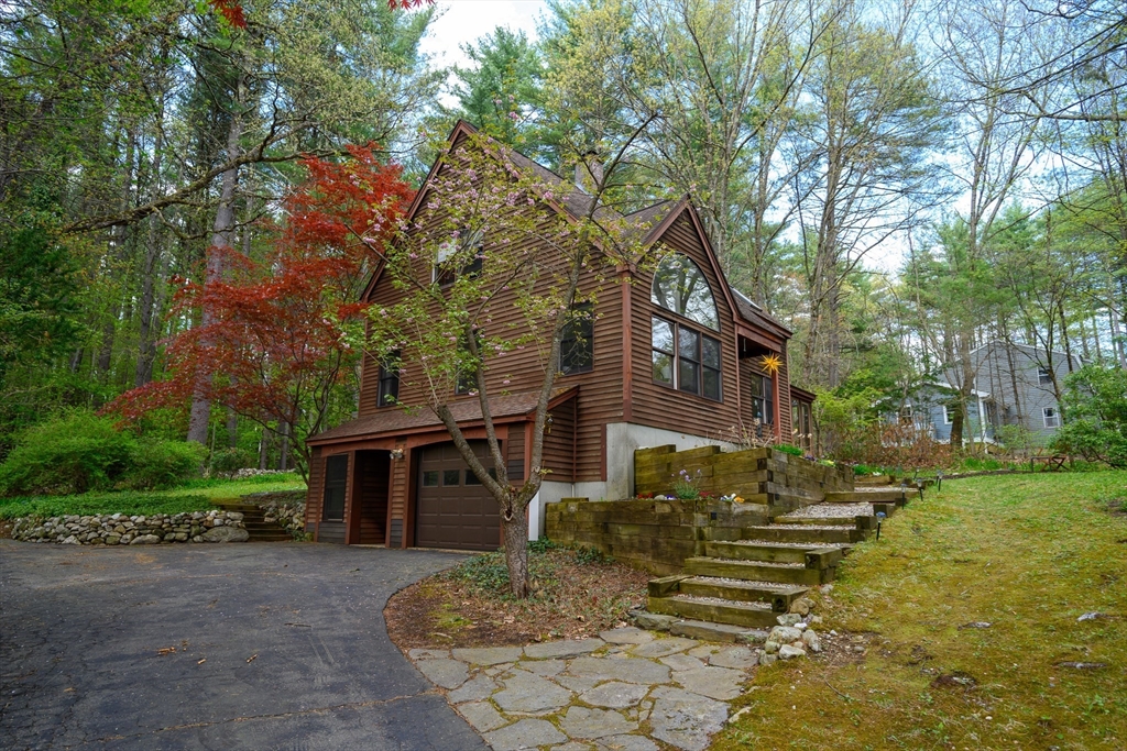 8 Kingman Road Amherst, MA 01002 - Photo 2 of 32 Gallery Image 2