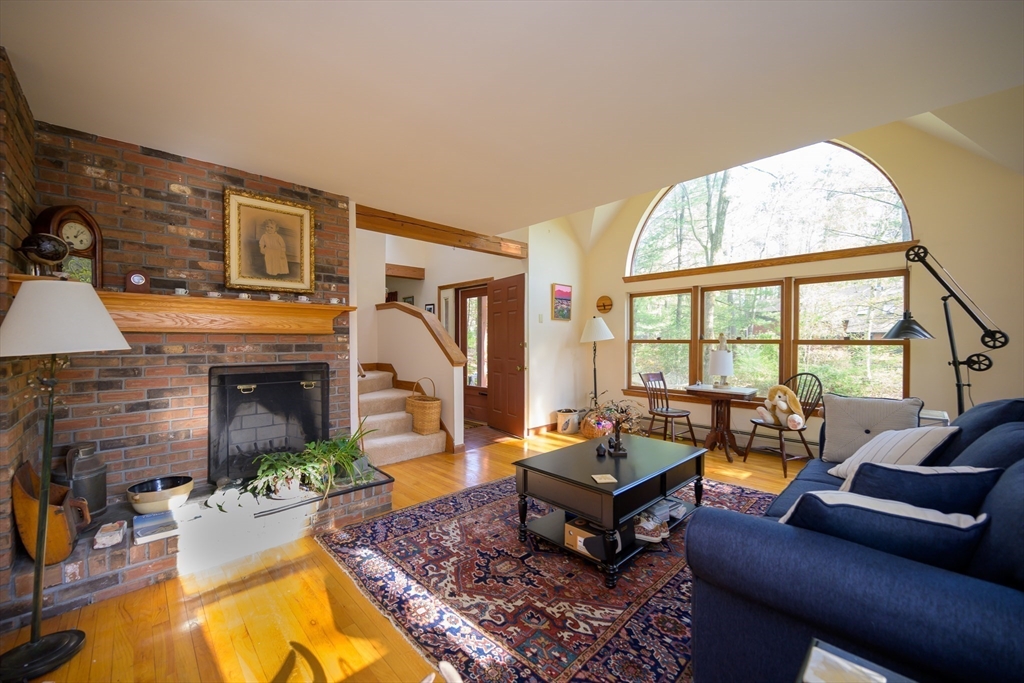 8 Kingman Road Amherst, MA 01002 - Photo 4 of 32 Gallery Image 4