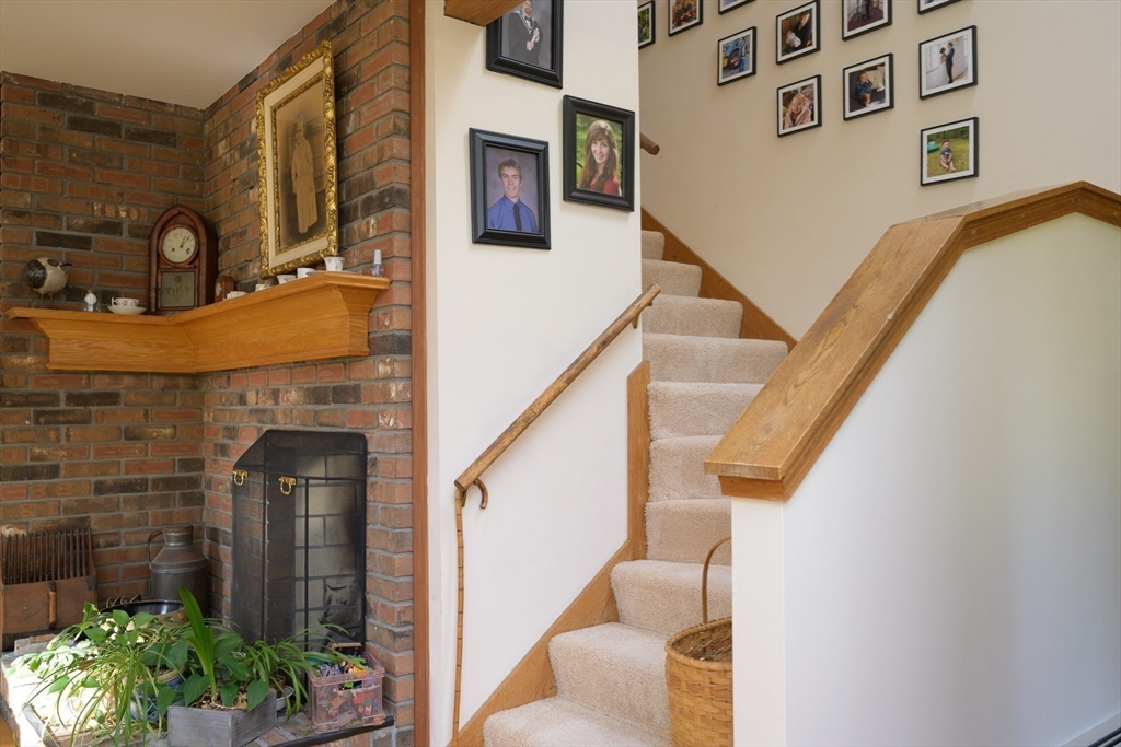 8 Kingman Road Amherst, MA 01002 - Photo 6 of 32 Gallery Image 6