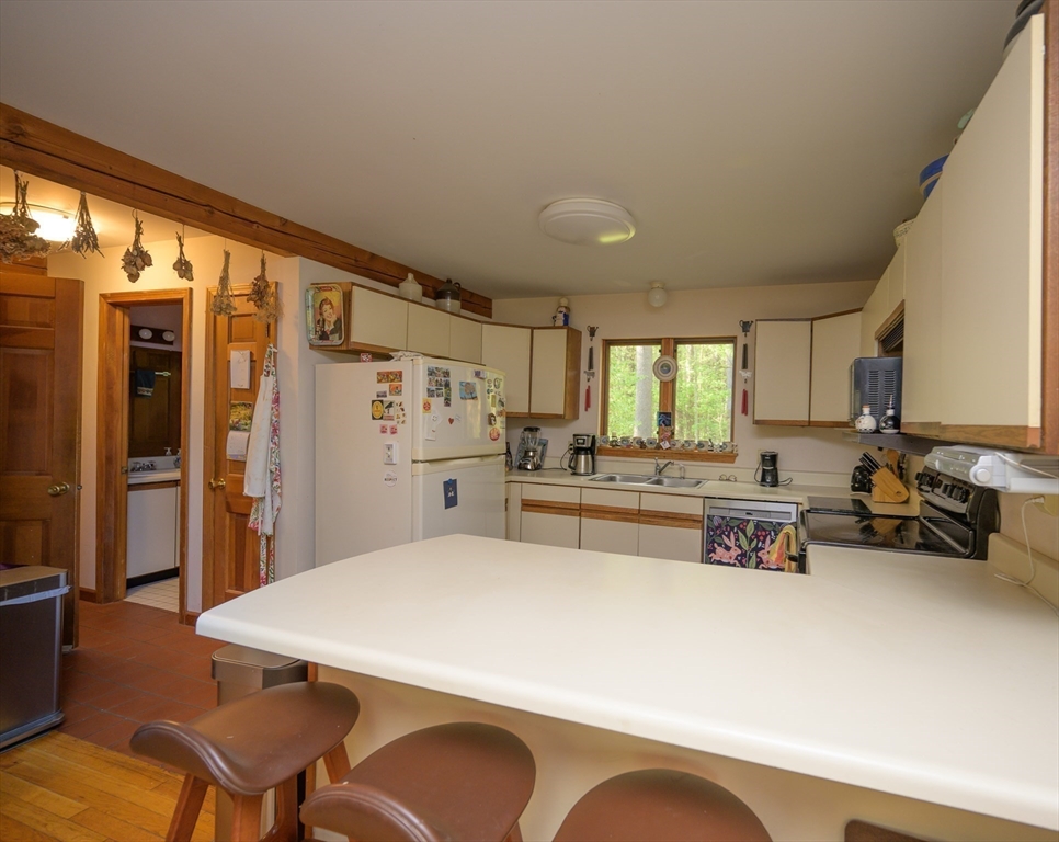 8 Kingman Road Amherst, MA 01002 - Photo 10 of 32 Gallery Image 10