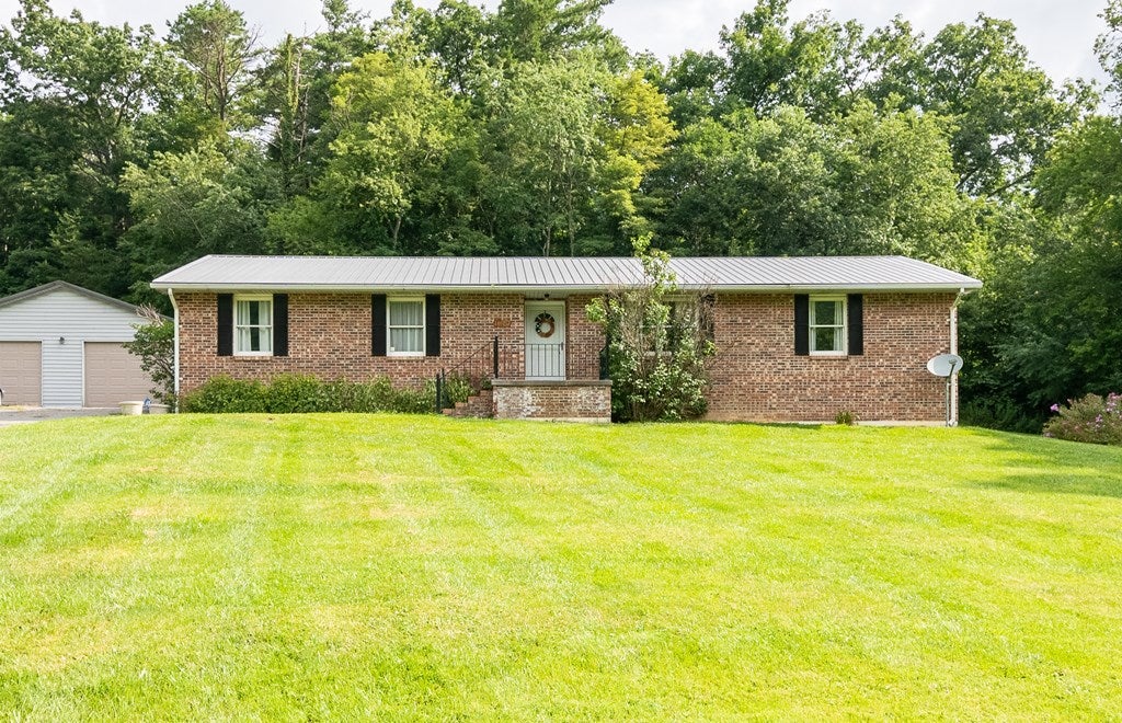 11657 Grapefield Road Bastian, VA 24314 - Photo 4 of 59 Gallery Image 4