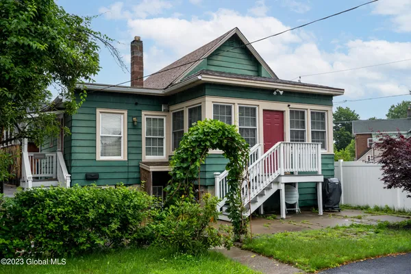 $1,200 | 67 Ballston Avenue, Unit B, Saratoga Springs, NY 12866