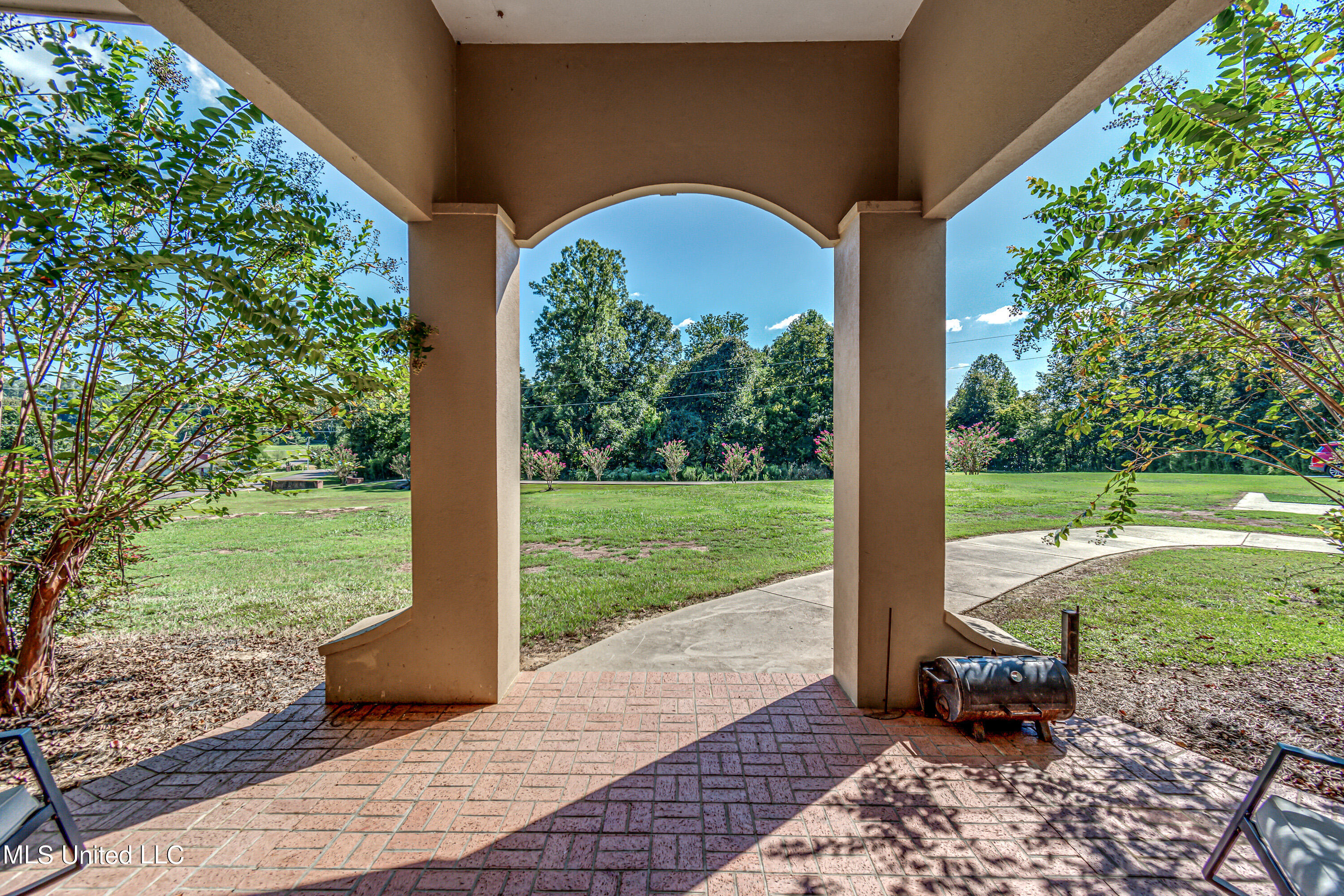 191 Springridge Place Yazoo City, MS 39194 - Photo 4 of 56 Front Porch View