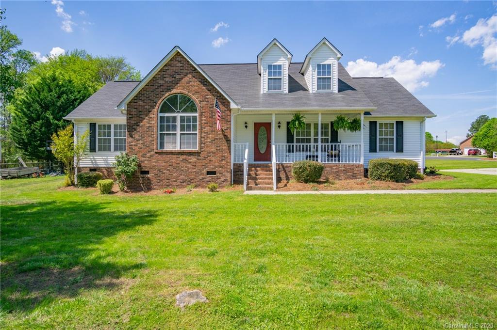 334 Quinn Road Clover, SC 29710 - Photo 1 of 34 Gallery Image 1