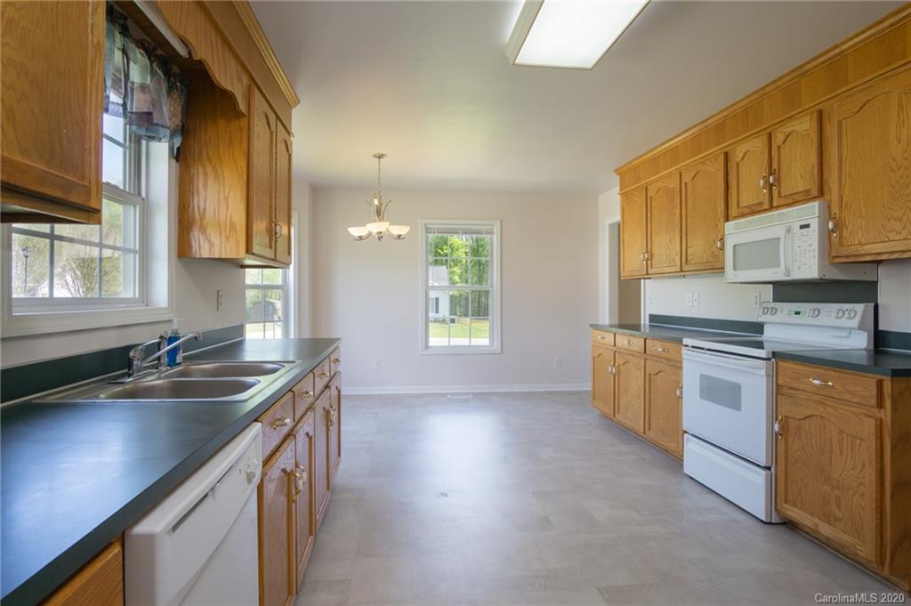 334 Quinn Road Clover, SC 29710 - Photo 12 of 34 Gallery Image 12