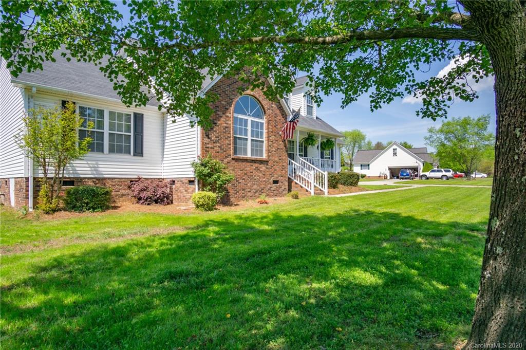 334 Quinn Road Clover, SC 29710 - Photo 3 of 34 Gallery Image 3