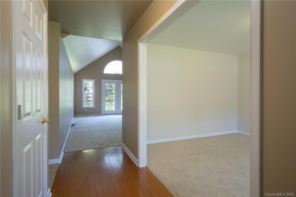 334 Quinn Road Clover, SC 29710 - Photo 6 of 34 Gallery Image 6