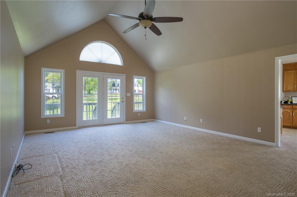 334 Quinn Road Clover, SC 29710 - Photo 9 of 34 Gallery Image 9