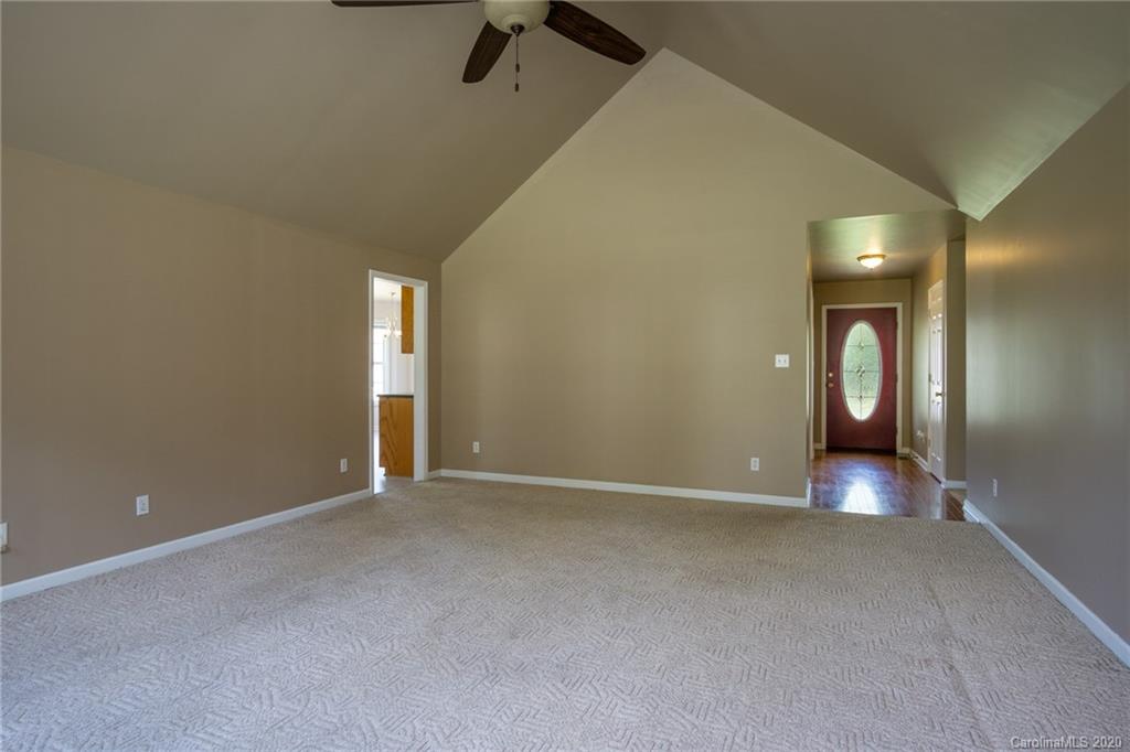 334 Quinn Road Clover, SC 29710 - Photo 10 of 34 Gallery Image 10