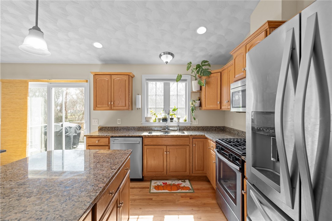 86 Bethel Street Warwick, RI 02889 - Photo 6 of 42