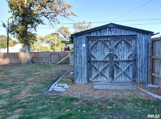 $158,000 | 720 North Lawn Avenue, Taylorville, IL 62568