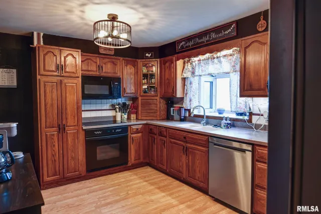 $158,000 | 720 North Lawn Avenue, Taylorville, IL 62568