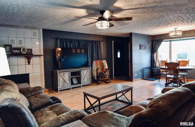 $158,000 | 720 North Lawn Avenue, Taylorville, IL 62568