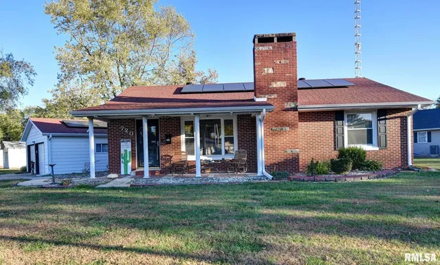 $158,000 | 720 North Lawn Avenue, Taylorville, IL 62568