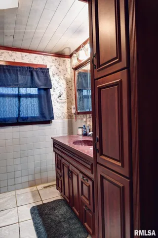 $158,000 | 720 North Lawn Avenue, Taylorville, IL 62568