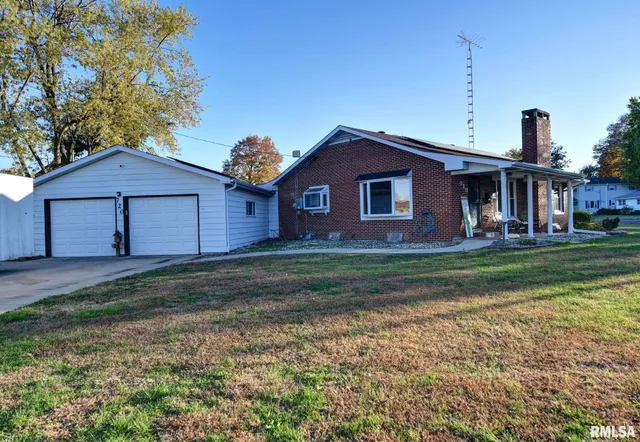 $158,000 | 720 North Lawn Avenue, Taylorville, IL 62568
