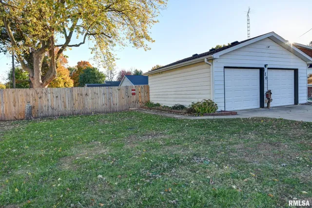 $158,000 | 720 North Lawn Avenue, Taylorville, IL 62568