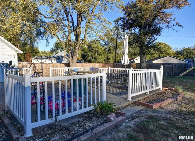 $158,000 | 720 North Lawn Avenue, Taylorville, IL 62568