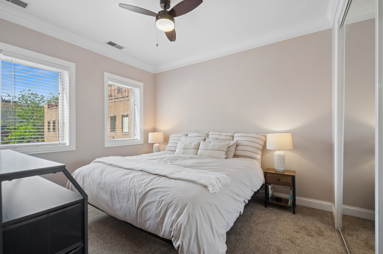 1350 West Byron Street, Unit 7 Chicago, IL 60613 - Photo 9 of 25