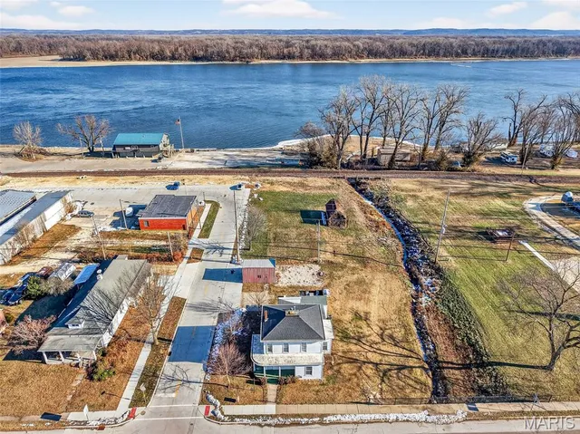 $288,000 | 404 South 2nd Street, Clarksville, MO 63336