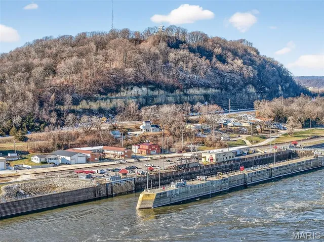 $288,000 | 404 South 2nd Street, Clarksville, MO 63336