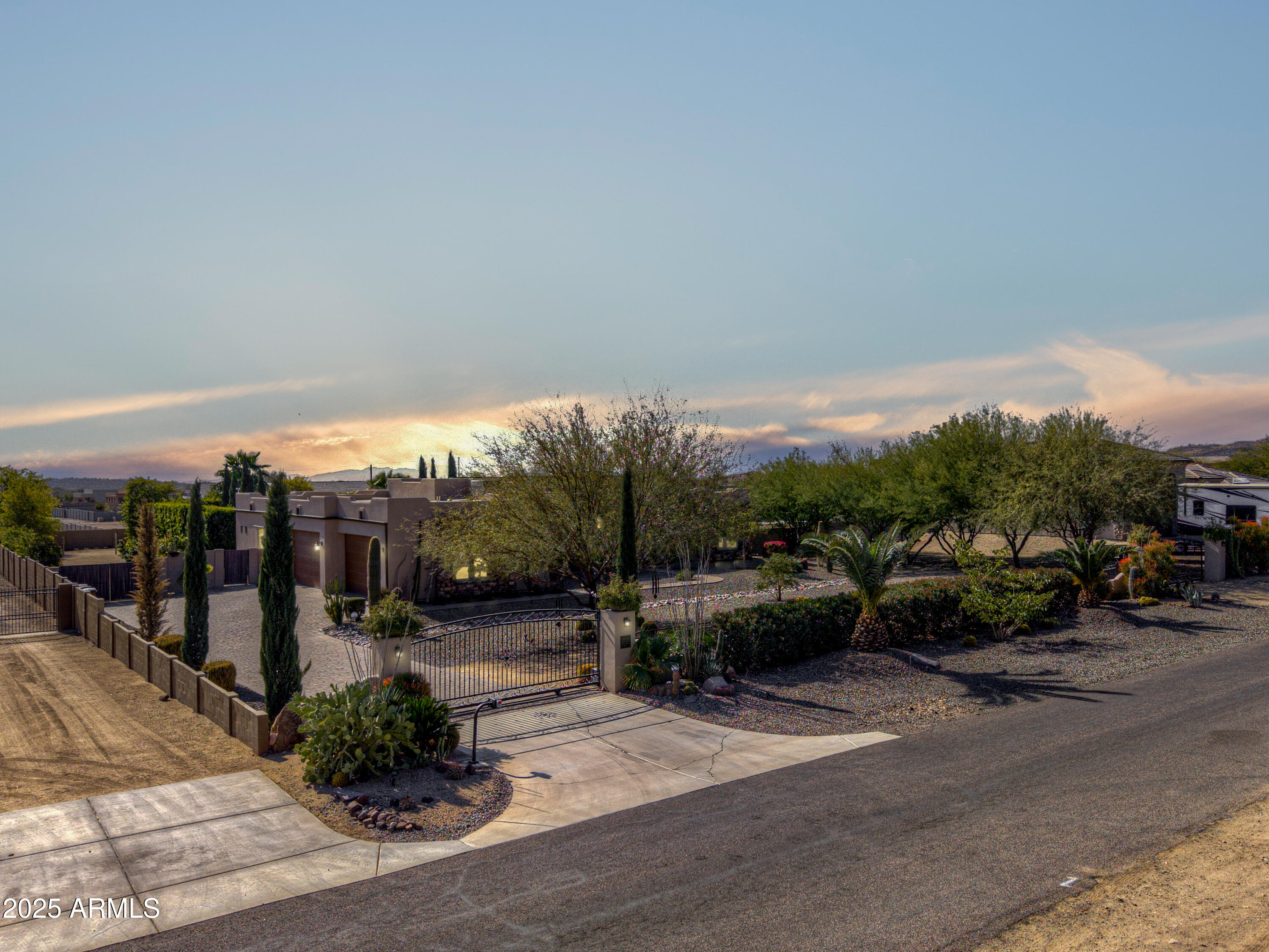2729 West Dolores Road Phoenix, AZ 85086 - Photo 5 of 57 1