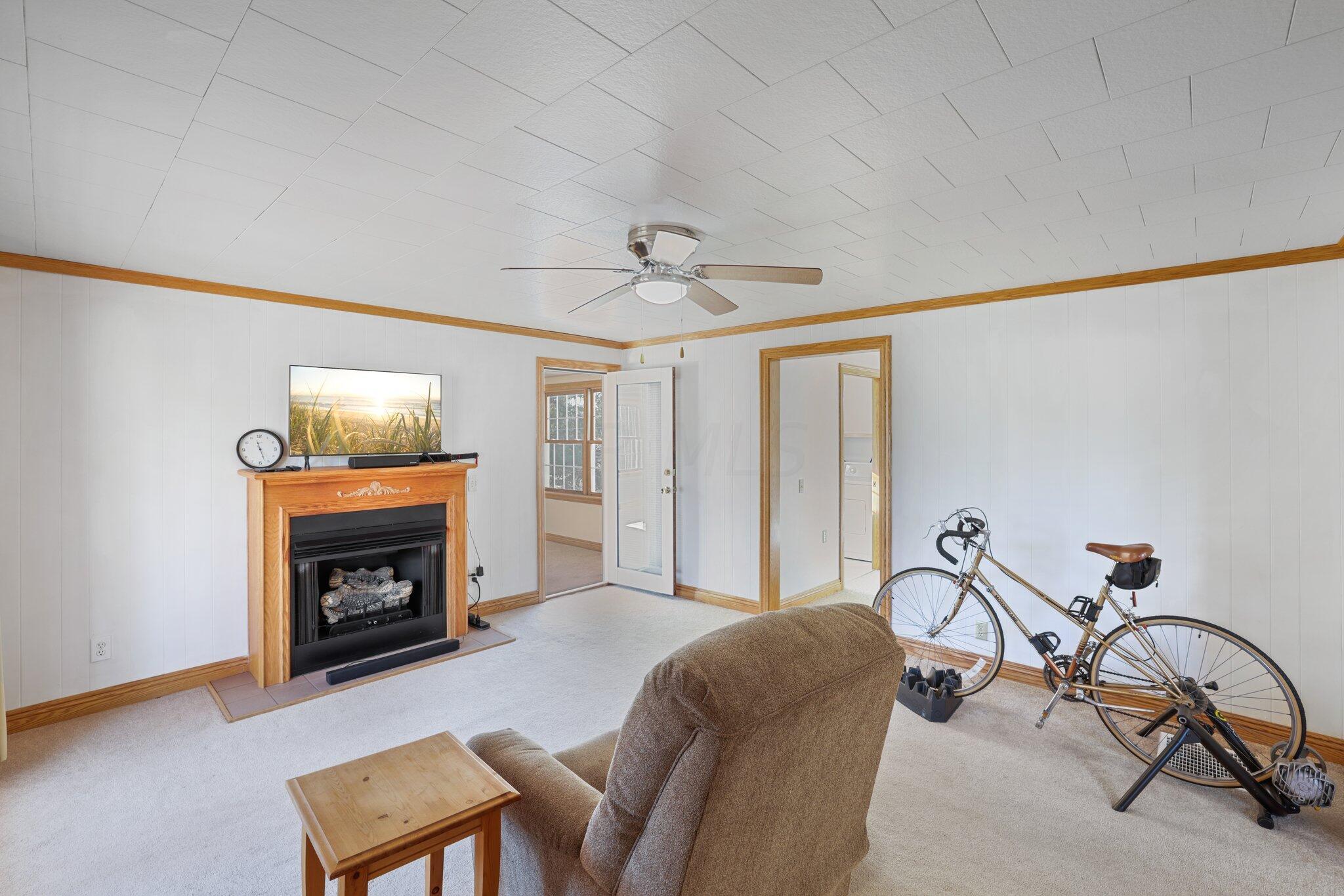 865 Cemetery Road New Lexington, OH 43764 - Photo 17 of 46 Living Room
