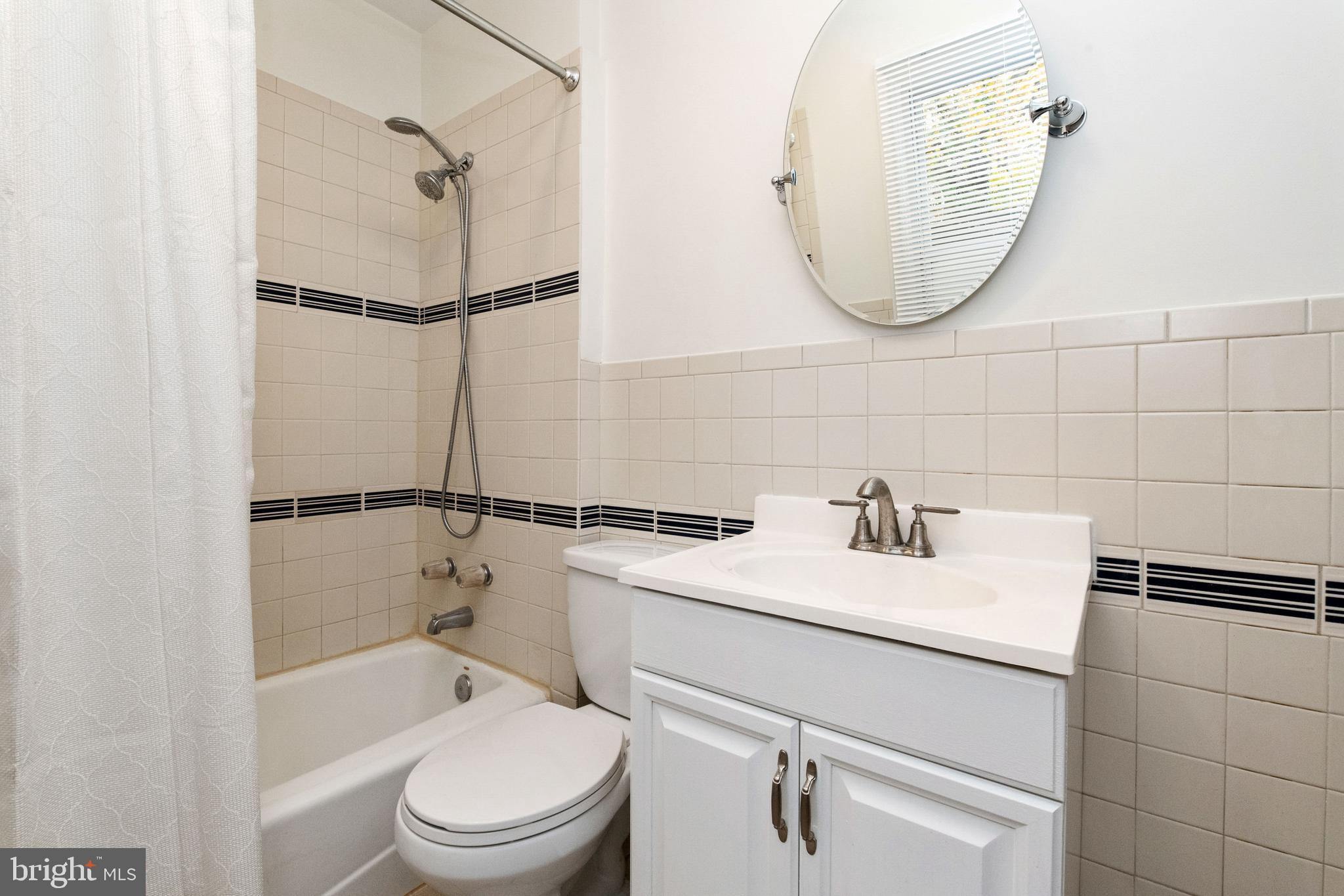 518 Anneslie Road Baltimore, MD 21212 - Photo 14 of 35 First floor full bath