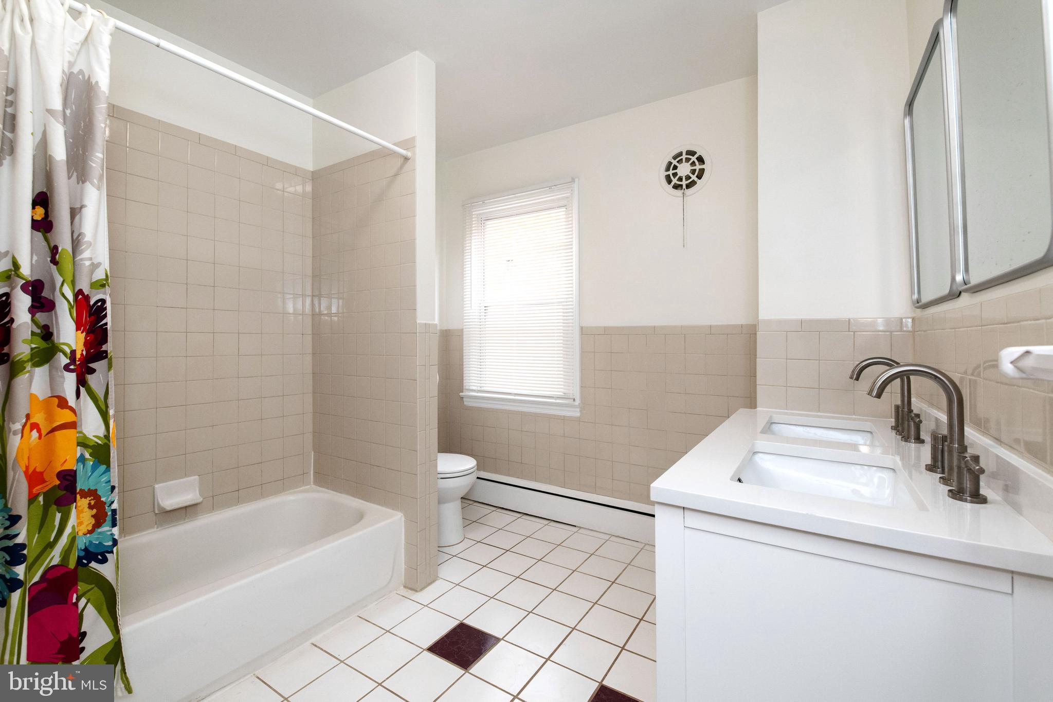 518 Anneslie Road Baltimore, MD 21212 - Photo 25 of 35 Huge hall bath