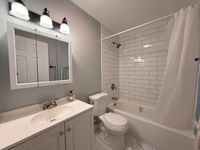 $219,000 | 202 South Waters Edge Drive, Unit 102, Glendale Heights, IL 60139