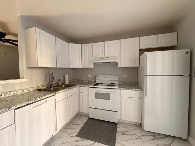 $219,000 | 202 South Waters Edge Drive, Unit 102, Glendale Heights, IL 60139