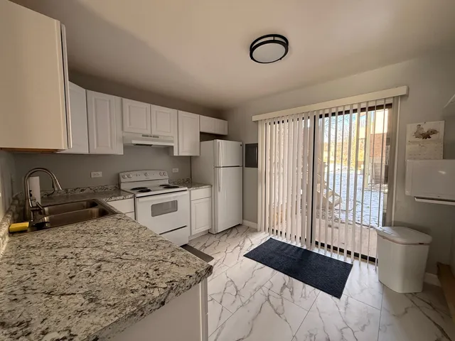 $219,000 | 202 South Waters Edge Drive, Unit 102, Glendale Heights, IL 60139