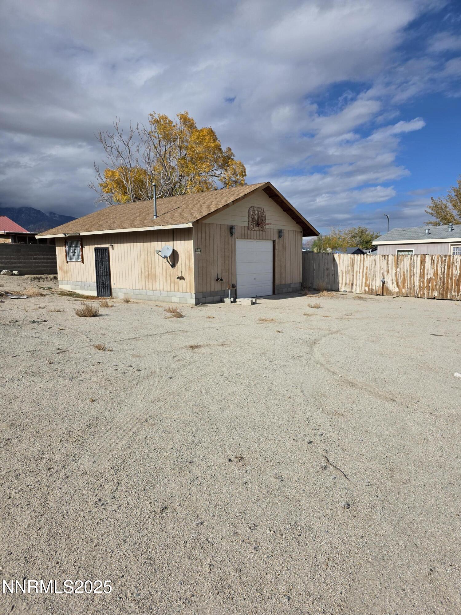 215 Cedar Street Hawthorne, NV 89415 - Photo 3 of 19 front view of a house